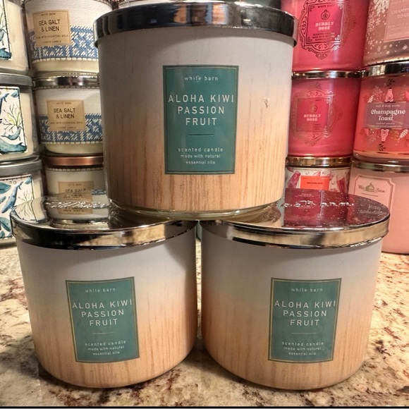 (ONE) B&BW/White Barn candle- 1x ALOHA KIWI PASSION FRUIT 3 wick candle NEW!!! - Picture 1 of 3